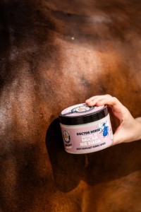 Doctor Horse Pachnie, że mucha nie siada w kremie - produkt maskujący koński zapach 450 g